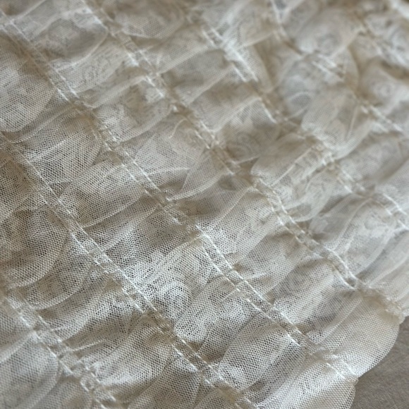 Lace top - Picture 3 of 4